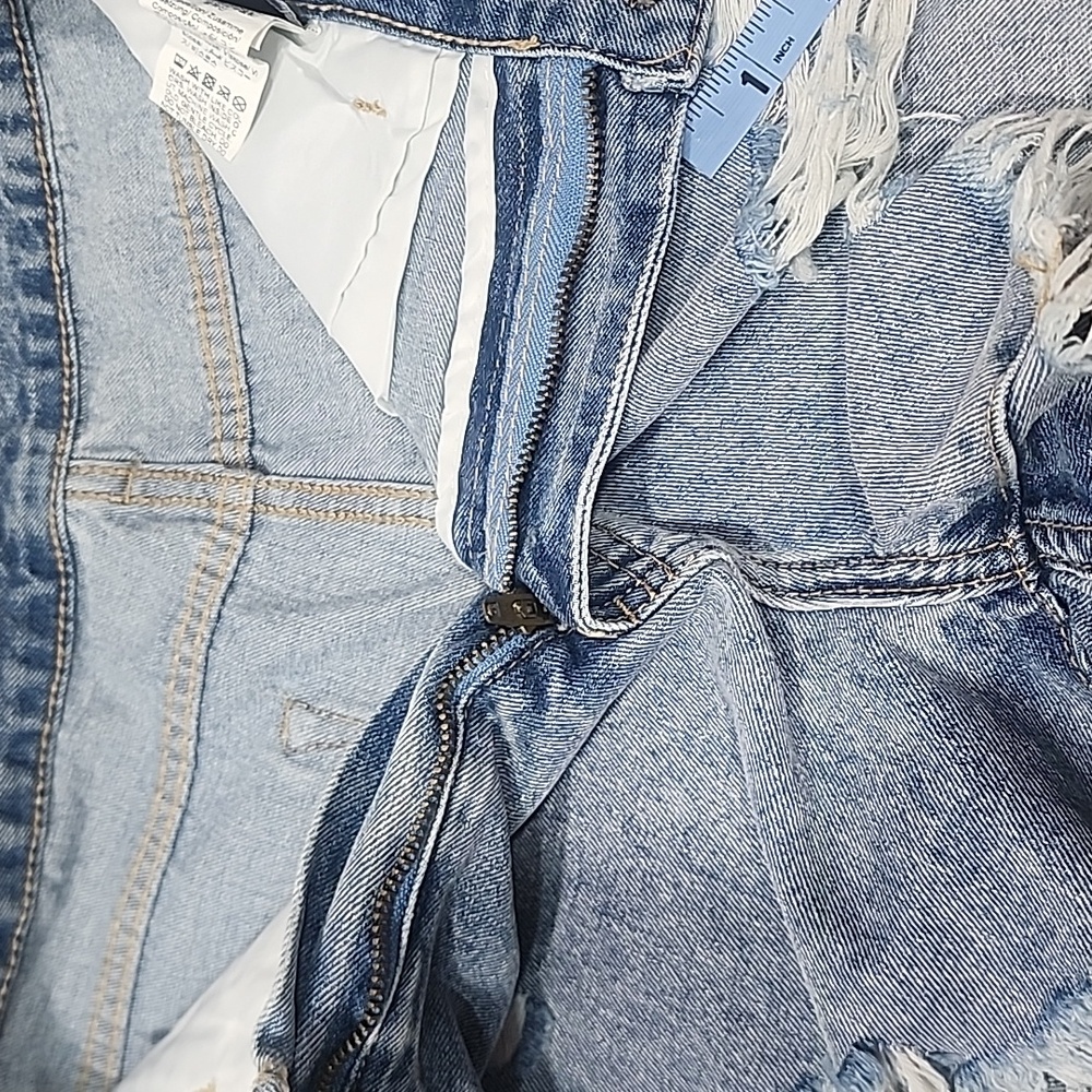 Blue Jean Shorts High-Waisted Distressed. 4 - Picture 6 of 7
